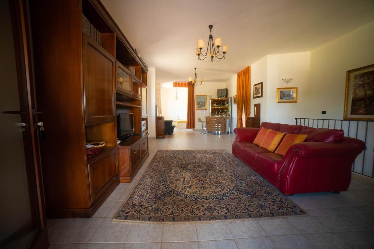 Villa Patrizia-Luxury Villa Mottola Exterior photo