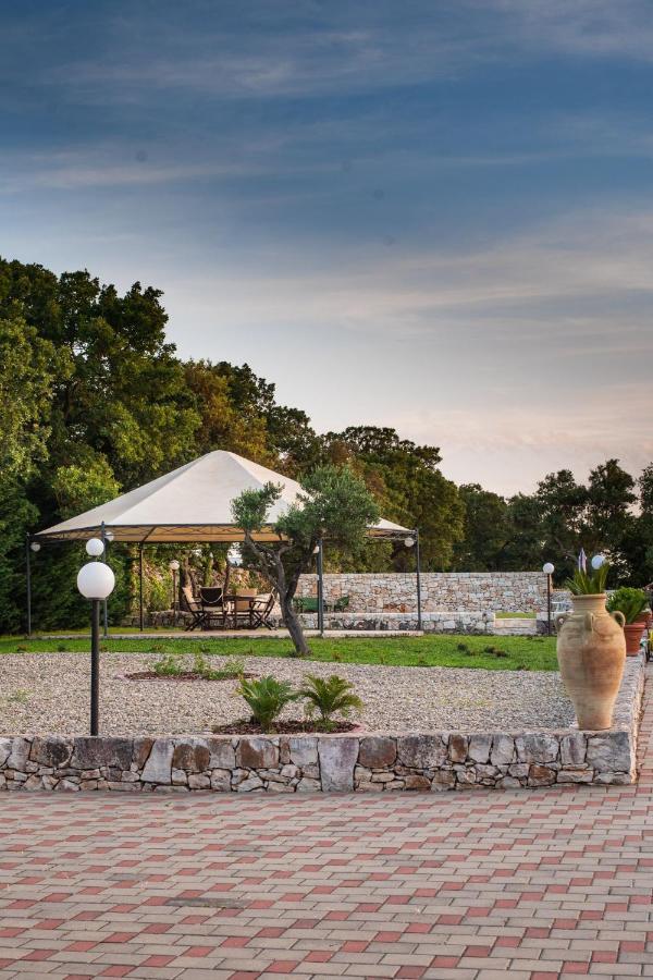 Villa Patrizia-Luxury Villa Mottola Exterior photo