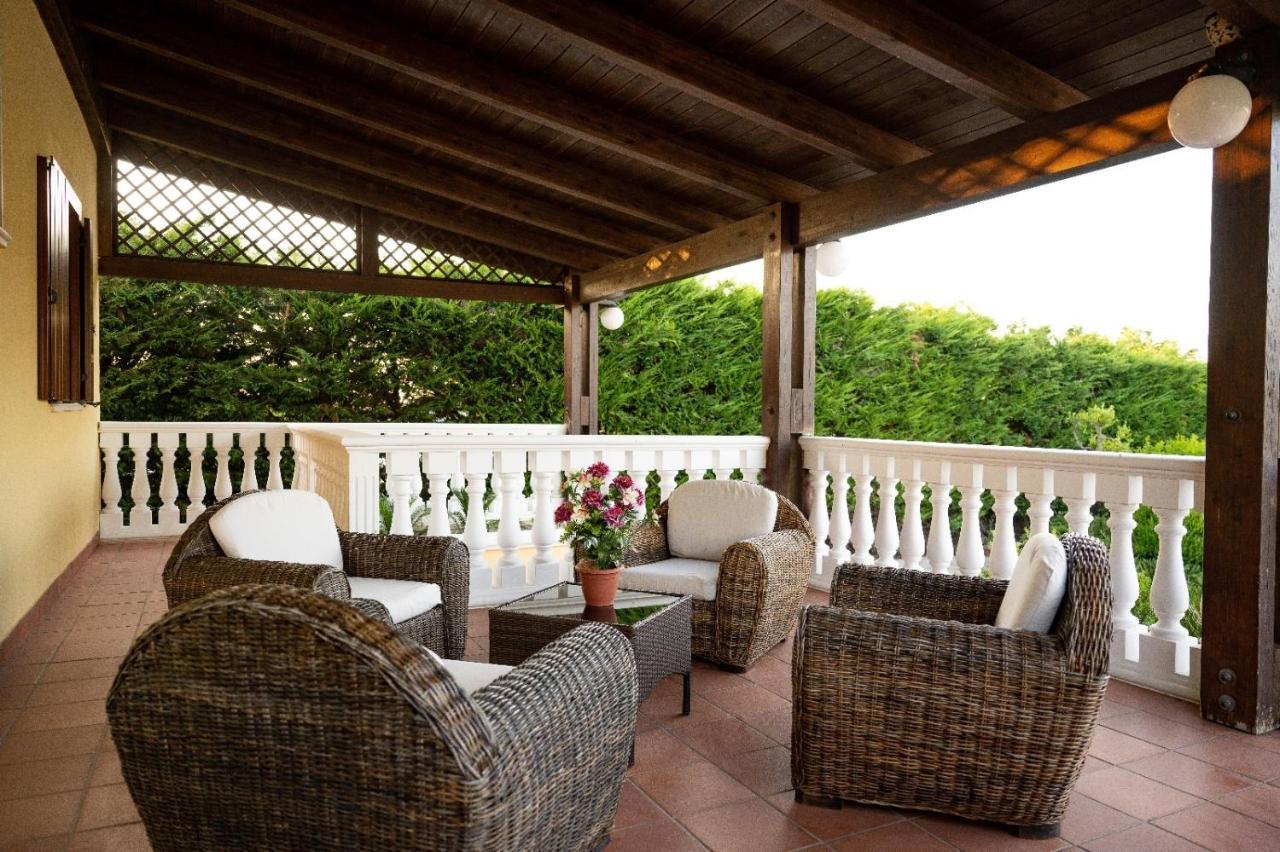 Villa Patrizia-Luxury Villa Mottola Exterior photo
